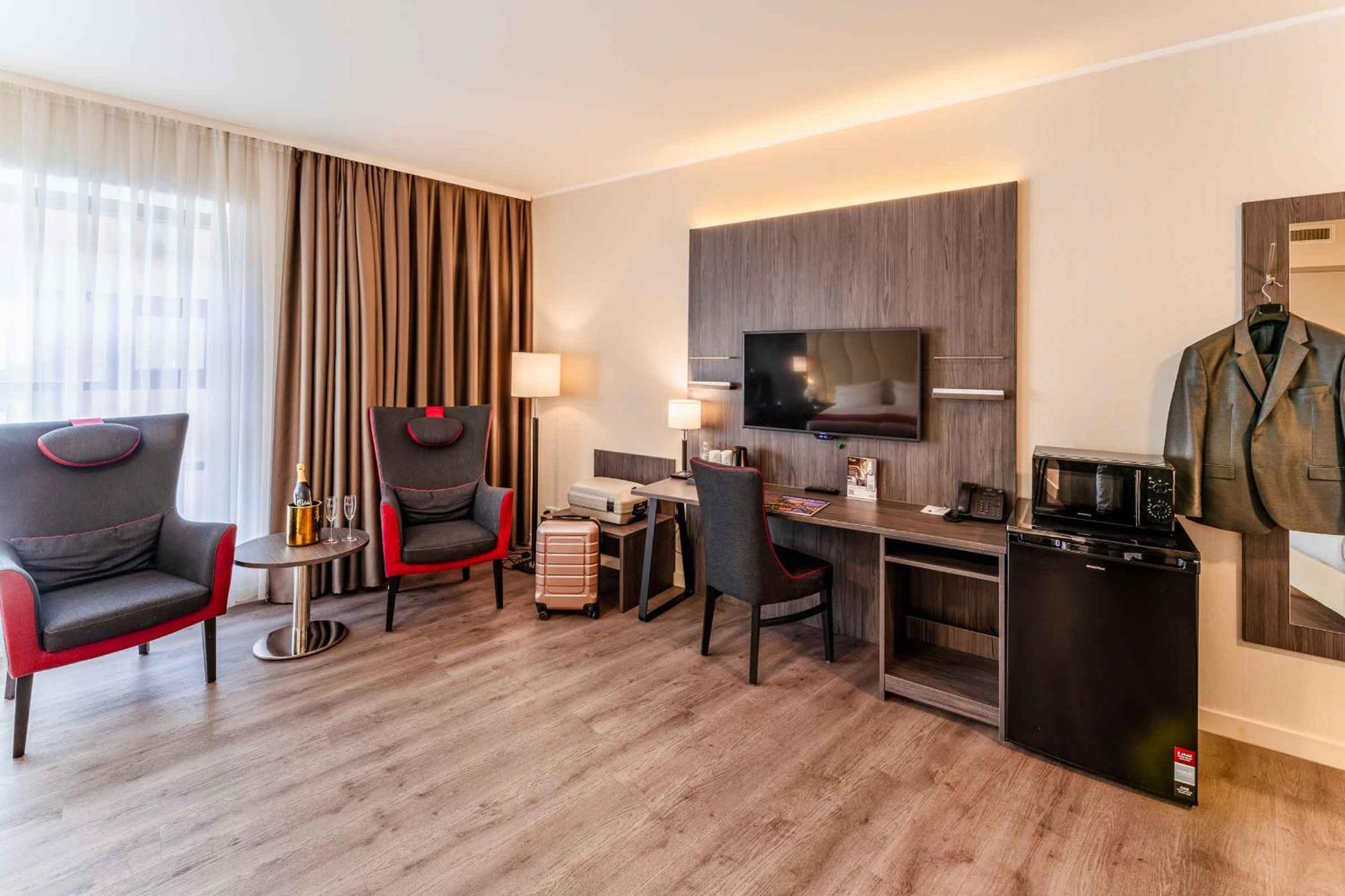Western Plaza Center 4*
