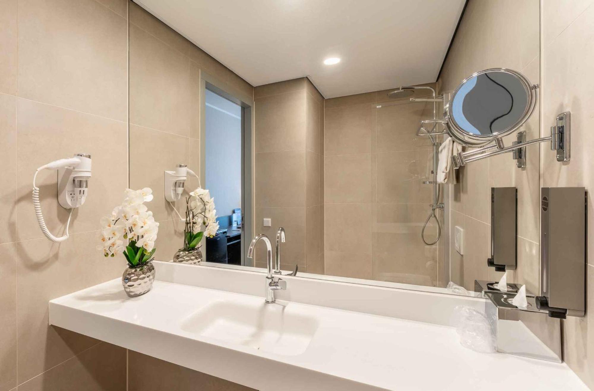 Western Plaza Center 4*
