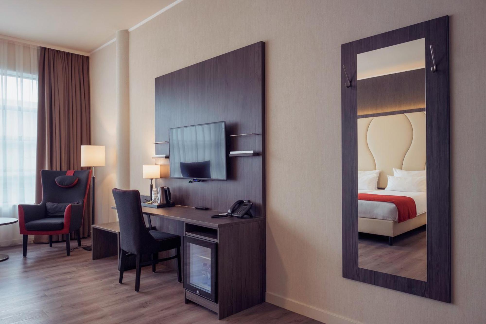 Hotel Western Plaza Center 4*
