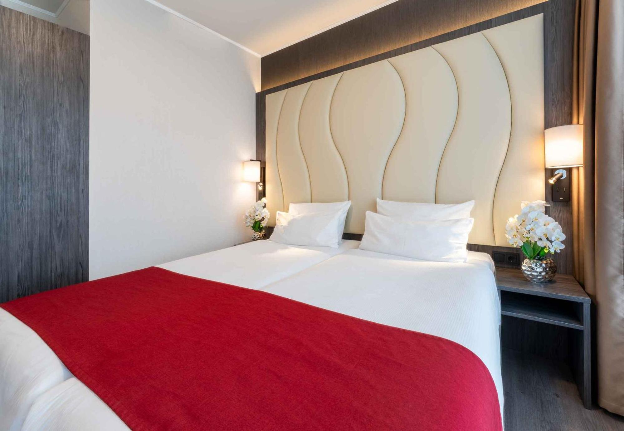 Hotel Western Plaza Center 4*