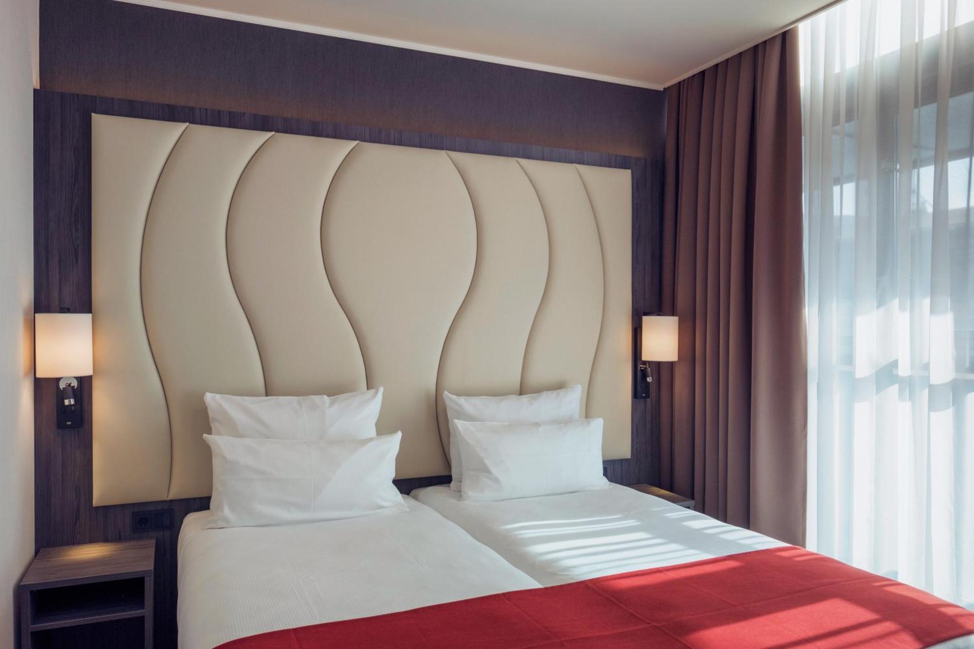 Western Plaza Center 4* Den Haag